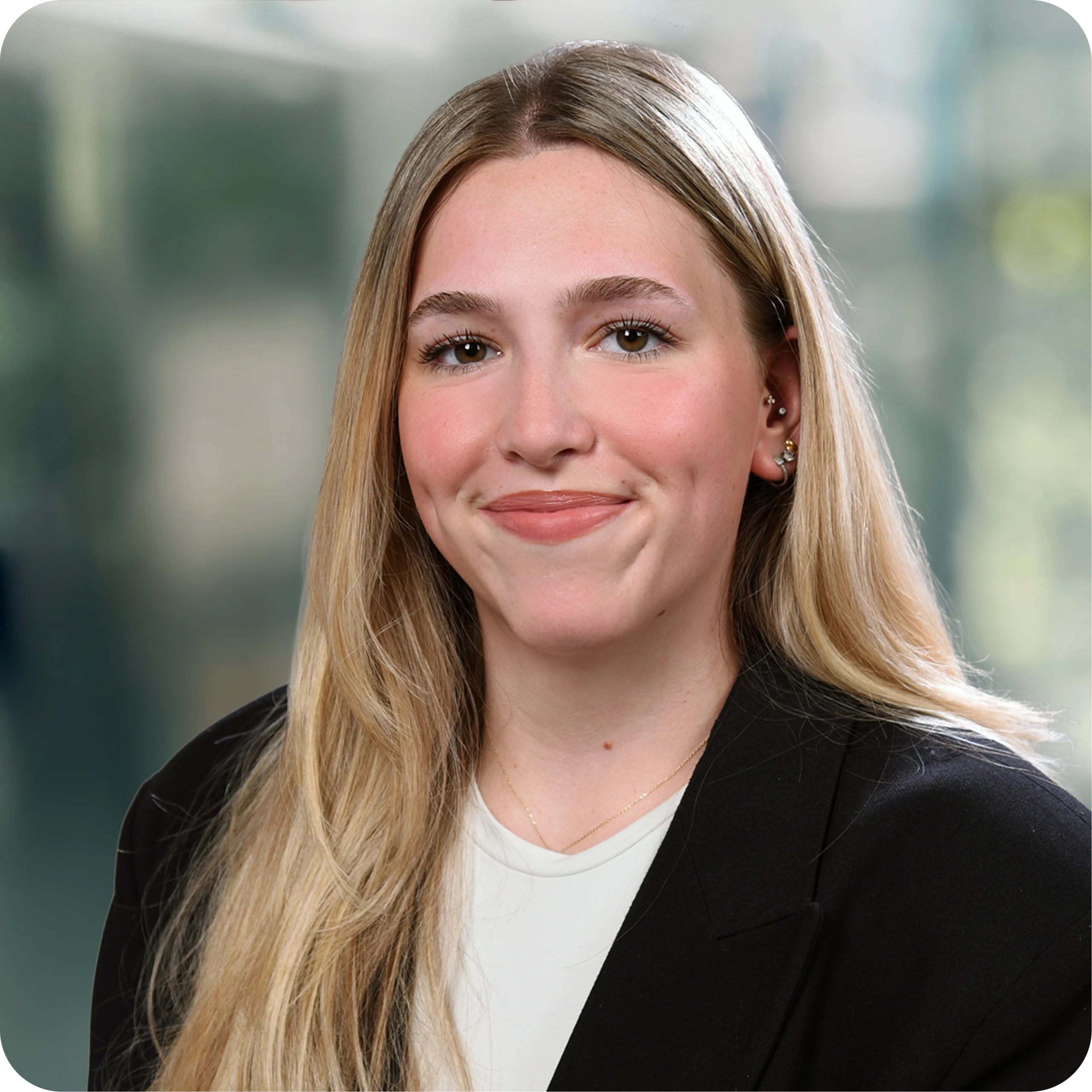 Aisha Mustafi – Werkstudentin bei FinanzFreaks